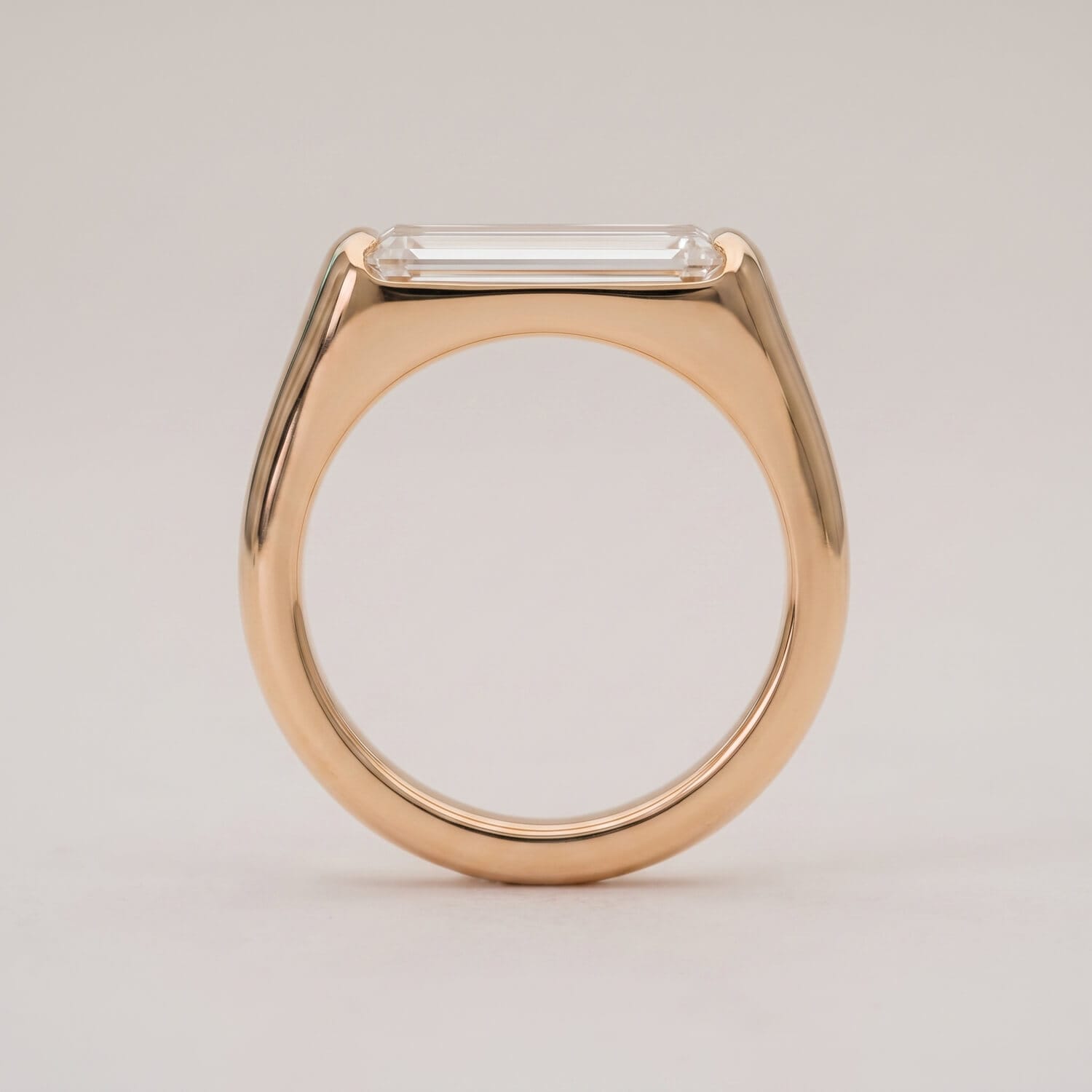Close view of a natural baguette diamond solitaire setting
